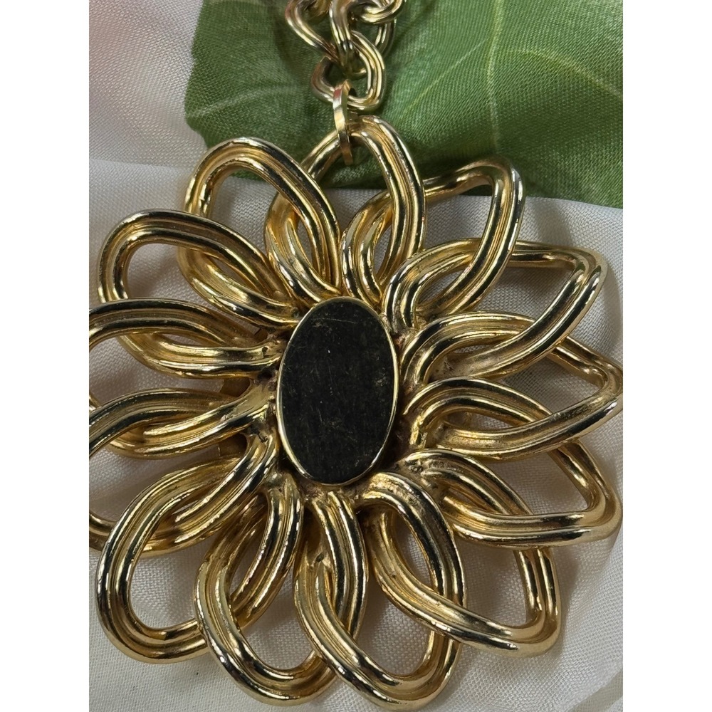Vintage Gold Tone Flower Statement Necklace Black Cabochon Pendant Chain - Picture 4 of 8